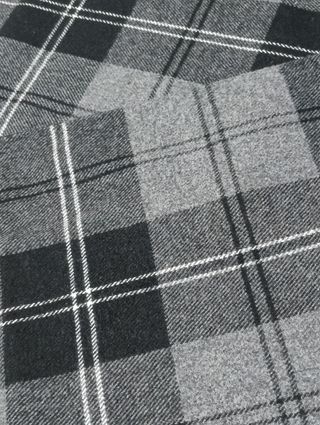 Bufanda clásica a cuadros gris y negra