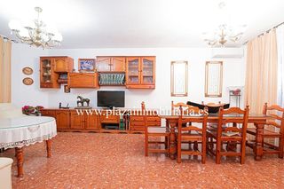 Chalet en venta en Lucena