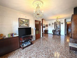 Piso en venta en Cervantes en Granada