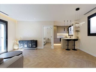 Casa pareada en venta en Sants en Barcelona