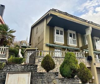 Casa adosada en venta en Llodio