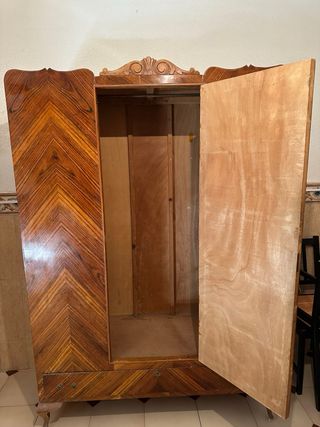 Armario antiguo de madera