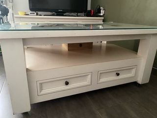 Mesa de centro y mesa de comedor . Color hueso