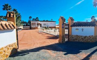 Chalet en venta en Catral