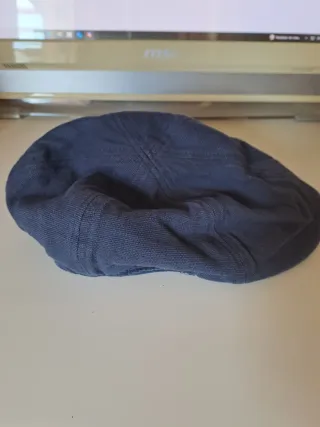 Gorra plana azul hombre