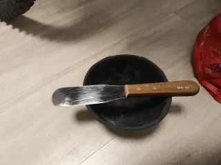 Tazón prótesis dental y espátula