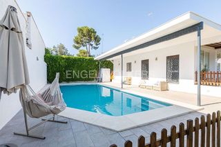 Chalet en venta en Santa Eufemia en Tomares