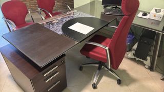 Mesa de despacho con ala de cristal