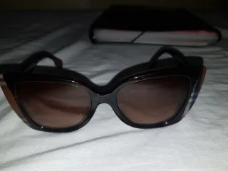 Gafas de sol Burberry marrones y multicolor