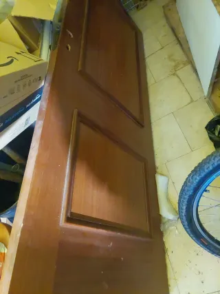 Puerta de entrada de madera