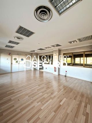 Local comercial en alquiler en La Hoya - Moscatelares en San Sebastián de los Reyes