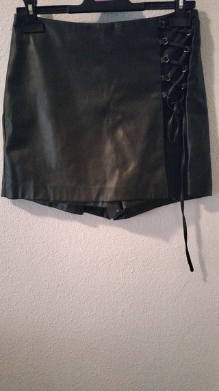 Falda calzona negra Stradivarius