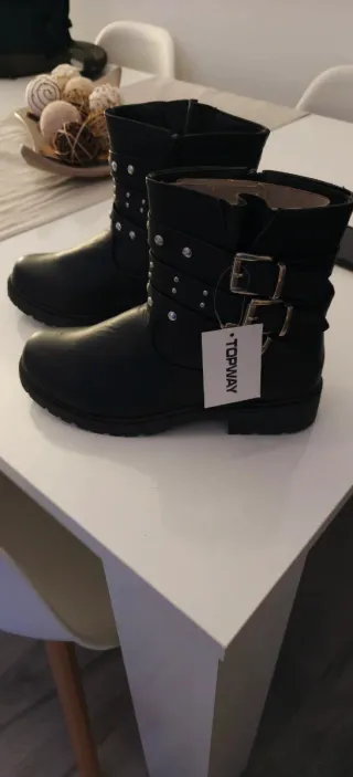 Botas Topway Negras con Tachuelas y Hebillas