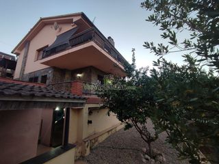 Chalet en venta en Torrelles de Llobregat