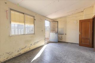 Casa adosada en venta en Guadix