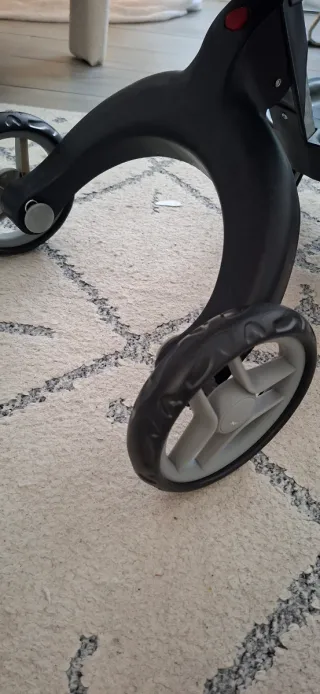 Carrito de muñecas azul y rosa