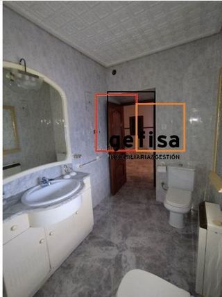 Casa adosada en venta en Valdepeñas