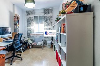 Piso en venta en Parque Alcosa - Jardines del Edén en Sevilla