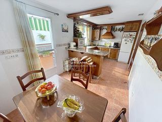 Chalet en venta en Lucena