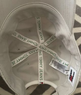 Gorra Tommy Jeans Gris y Blanca