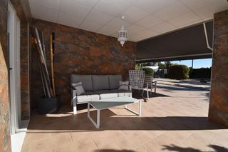 Chalet en venta en Peña de las Águilas en Elche