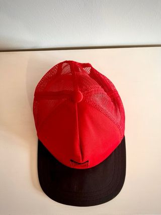 Gorra Adidas Plana Roja y Negra