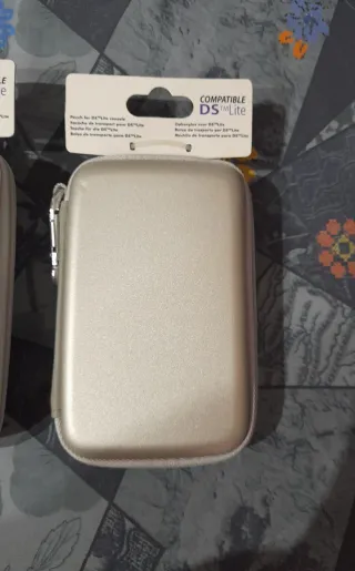 NUEVO. LOTE 3 Fundas Rígidas DS, DS LITE