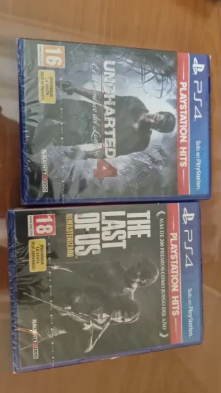 PS4 (PlayStation 4) Negra mas un mando y juegos