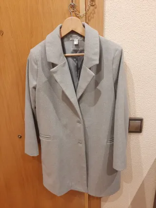 Chaquetón tres cuartos gris