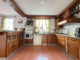 Chalet en venta en Lucena