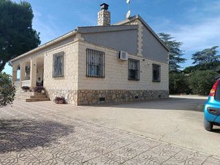 Chalet en venta en Yecla