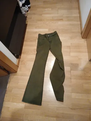 Pantalón Massimo Dutti verde elástico