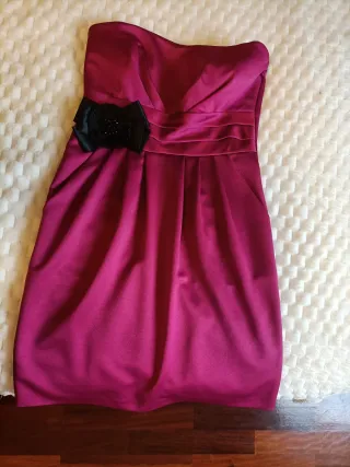 Vestido corto fiesta con flor negra