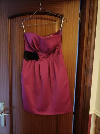 Vestido corto fiesta con flor negra