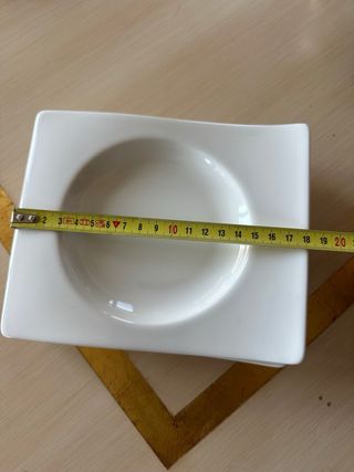 Juego de 4 platos cuadrados blancos