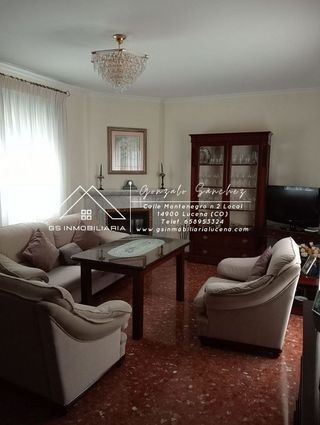 Casa adosada en venta en Lucena