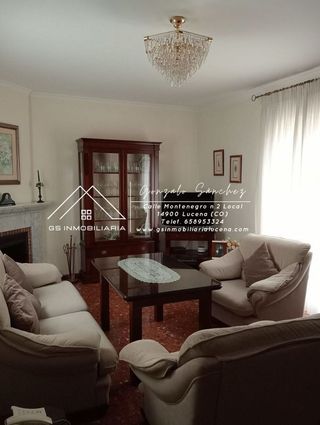 Casa adosada en venta en Lucena