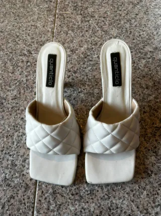 Sandalias Quantico Blancas Cuadradas