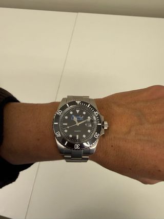 Reloj Negro y Plateado