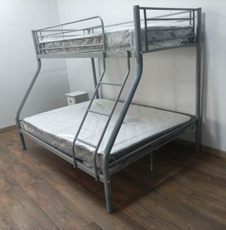 Litera Metálica Gris y (2) Colchones. ECONÓMICA!