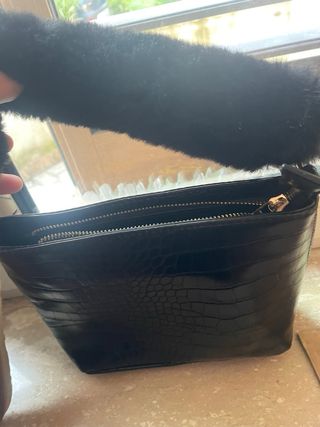 Borsa Bershka nera effetto coccodrillo