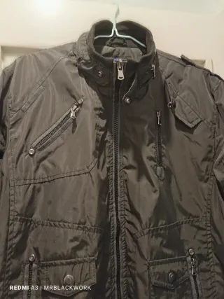 Chaqueta Negra Estilo Bomber