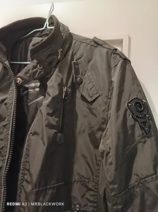 Chaqueta Negra Estilo Bomber