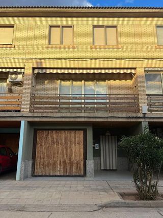 Casa adosada en venta en Alagón