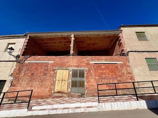 Casa adosada en venta en Torreblascopedro