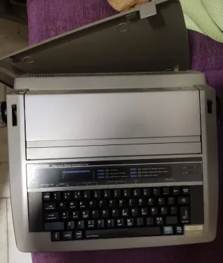Máquina de Escribir Electrónica Panasonic R191