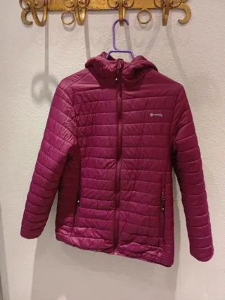 Plumífero Mountain morado con capucha