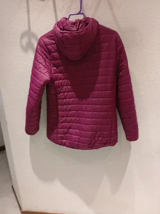 Plumífero Mountain morado con capucha