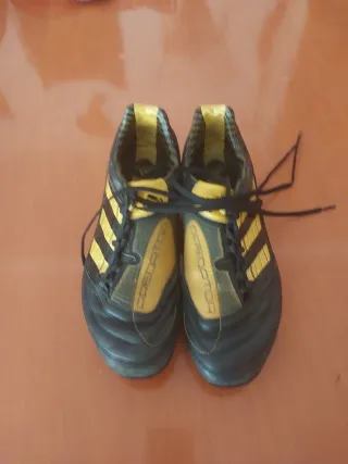 Zapatillas Adidas Predator Negras y Amarillas