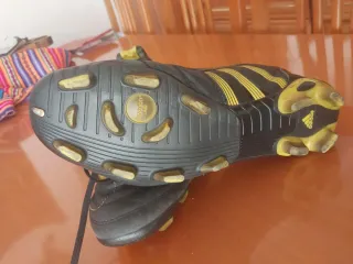 Zapatillas Adidas Predator Negras y Amarillas